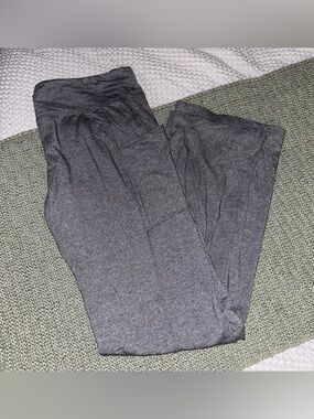 SO Women’s Dark Gray Flared Leggings with Pockets